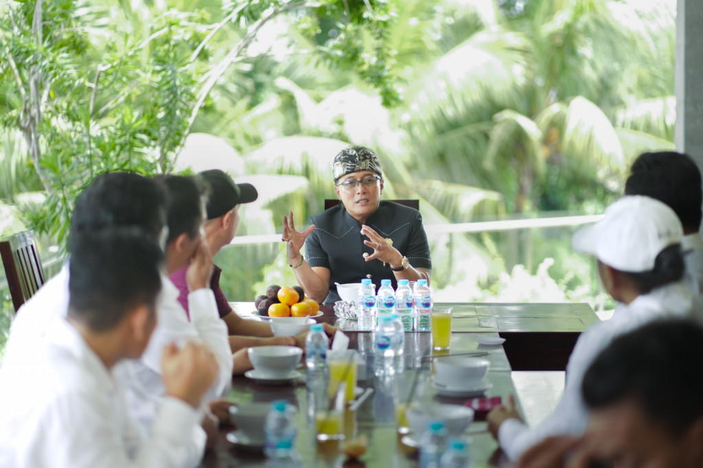 Bupati Giri Prasta Terima Audiensi Ketua IMI Bali